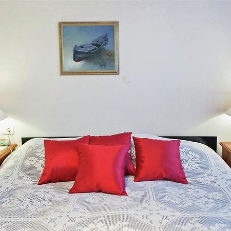 Cozy Apartment With A Balcony And A Sea View 브렐라 외부 사진