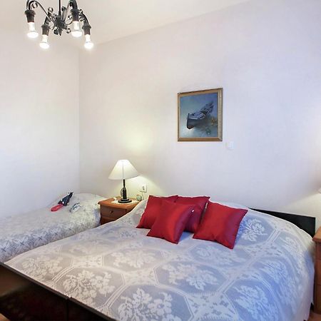 Cozy Apartment With A Balcony And A Sea View 브렐라 외부 사진