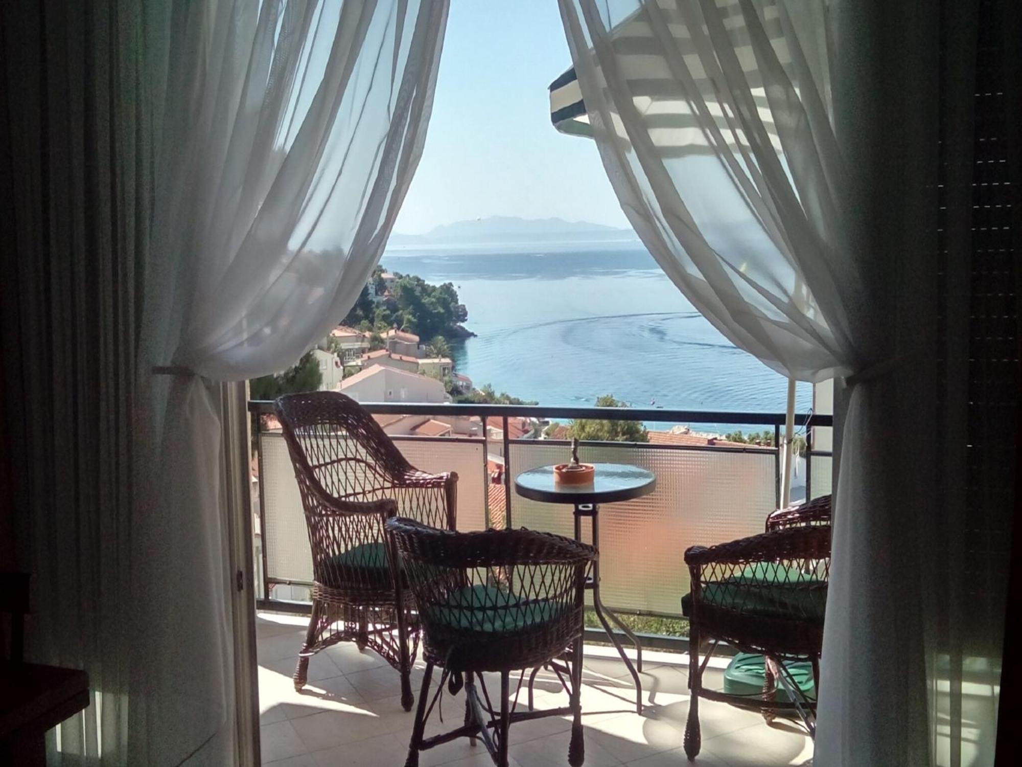 Cozy Apartment With A Balcony And A Sea View 브렐라 외부 사진