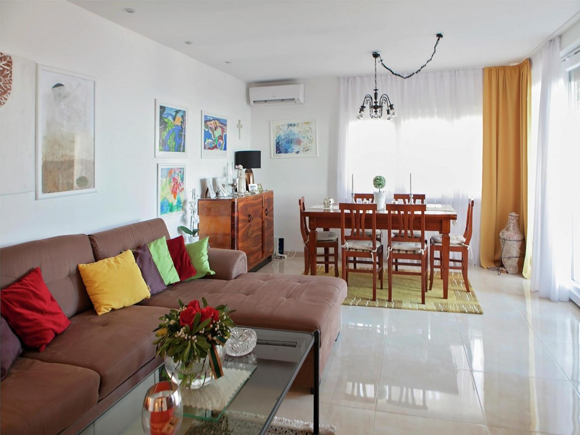 Cozy Apartment With A Balcony And A Sea View 브렐라 외부 사진